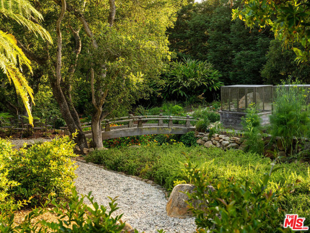 650 San Ysidro Road, Santa Barbara CA: https://media.crmls.org/mediaz/1df5ee84-9083-4b83-bcc7-b63de670adff.jpg