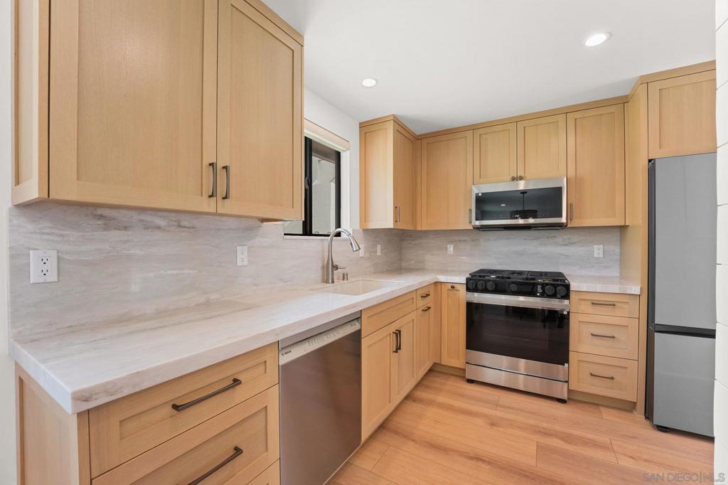 838 Portsmouth Court - photo 10