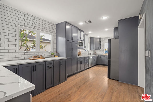 8044 Cowan Avenue, Los Angeles CA: https://media.crmls.org/mediaz/1df672d4-93e3-4253-9970-88e1b2293efb.jpg
