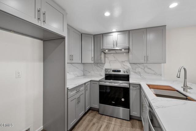 3107 Harbor Boulevard, Oxnard CA: https://media.crmls.org/mediaz/1df67e4f-af0b-488a-932d-9c292f9e691f.jpg