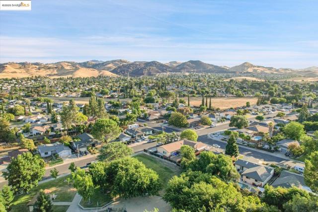 3326 Hacienda Way, Antioch CA: https://media.crmls.org/mediaz/1df6a8c7-d0e5-432c-9752-b3e57eb08a09.jpg