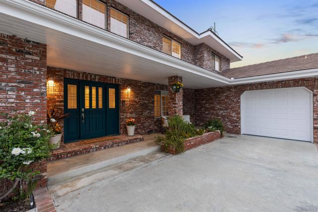 2610 Acuna Ct, Carlsbad CA: https://media.crmls.org/mediaz/1df75302-8904-46a7-a0a2-d378ba1362c3.jpg