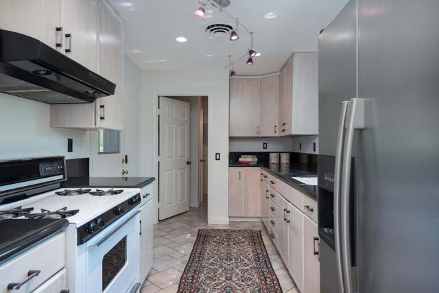 438 E Avenida Hokona, Palm Springs CA: https://media.crmls.org/mediaz/1df7cab1-35bd-42d6-acaf-c1551cd0d141.jpg