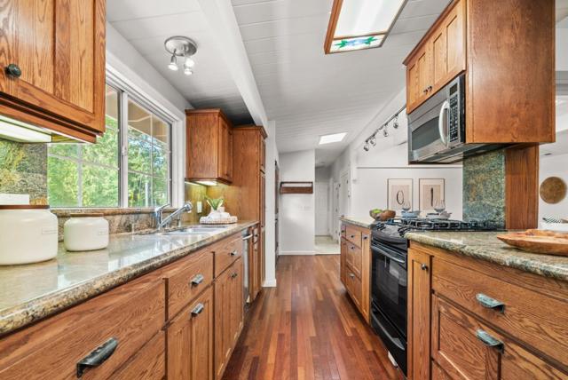 107 Maywood Drive, Boulder Creek CA: https://media.crmls.org/mediaz/1df855c5-6e93-486e-b771-fa595f50e46e.jpg