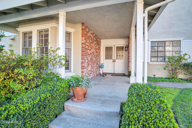 3008 Shadow Brook Lane, Westlake Village CA: https://media.crmls.org/mediaz/1df8ff58-8de4-4306-82f8-03744b474861.jpg