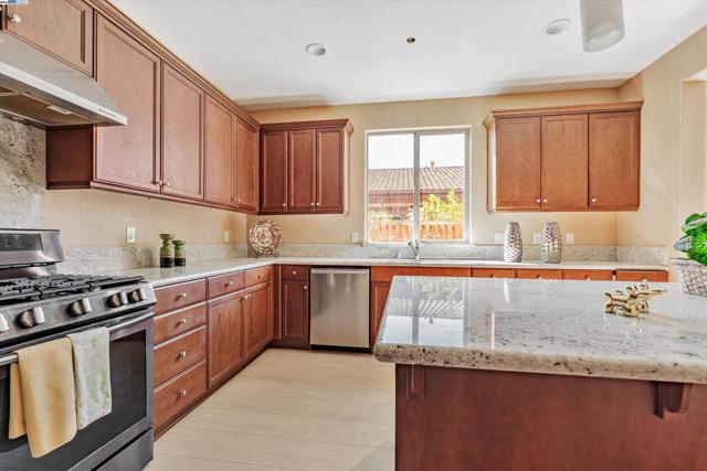 3602 Levanto Way, Manteca CA: https://media.crmls.org/mediaz/1df90f5c-1f14-43c5-b6a3-f639714778c9.jpg