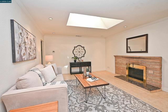 65 Dawn Dr, Pleasant Hill CA: https://media.crmls.org/mediaz/1df953b4-8586-498a-8eb8-8816bf6448bf.jpg