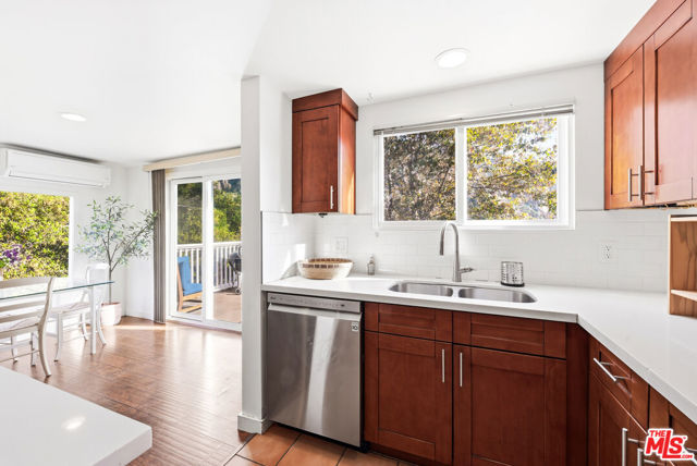 19511 Sunken Trail, Topanga CA: https://media.crmls.org/mediaz/1df9f606-6d1b-4040-8493-f558c8bb6af4.jpg