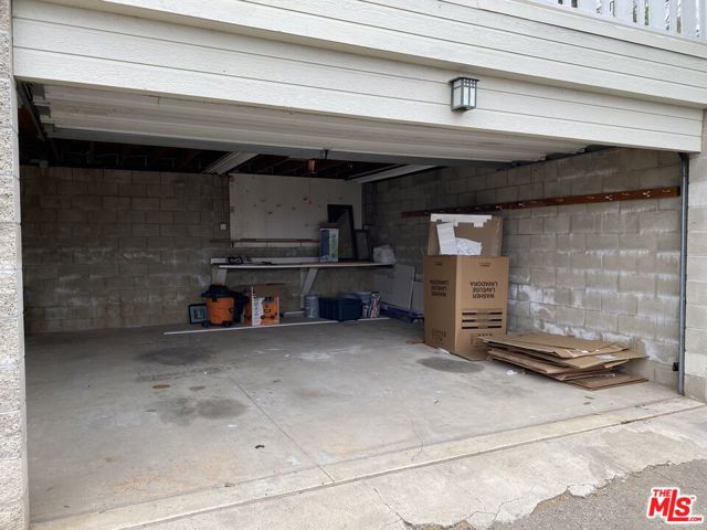 84 N Palm Street, Ventura CA: https://media.crmls.org/mediaz/1dfa1638-02fd-417e-838f-c116a0e1cba2.jpg
