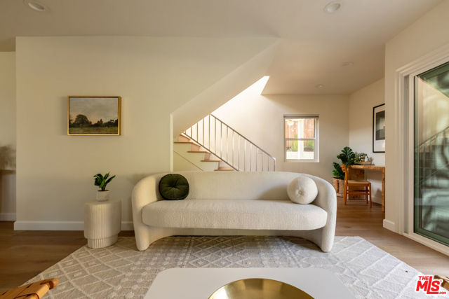 5018 Valleydale Avenue, Los Angeles CA: https://media.crmls.org/mediaz/1dfbd639-c403-4b61-b95e-80990aa10ac4.jpg