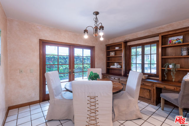 475 S Rodeo Drive, Beverly Hills CA: https://media.crmls.org/mediaz/1dfc117a-9db9-4469-9501-99b3d1f97602.jpg