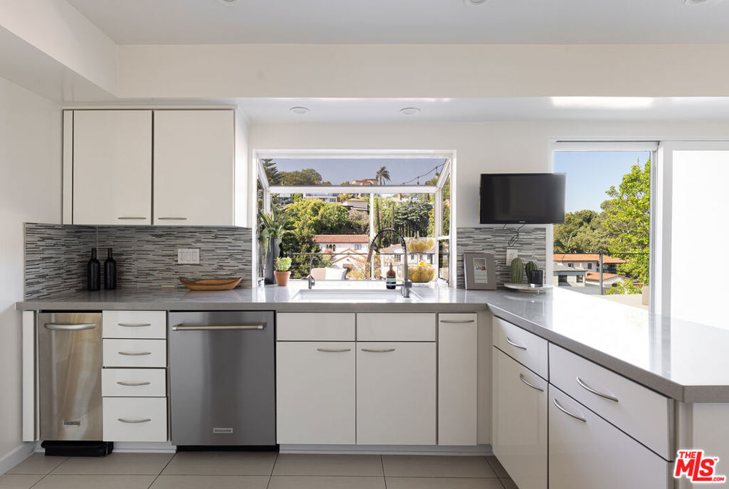 MLS #25567183 img 15