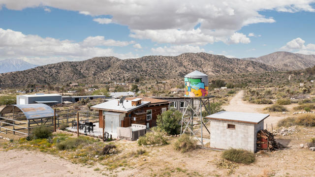 9223 N Star Trail, Morongo Valley CA: https://media.crmls.org/mediaz/1dfcc34c-38b3-455a-a050-009658ae9fd3.jpg