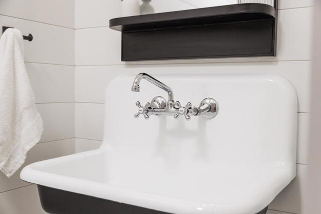 26 Driftwood Court, Pacifica CA: https://media.crmls.org/mediaz/1dfccd72-9cd9-4a84-81e8-9c1265494da8.jpg