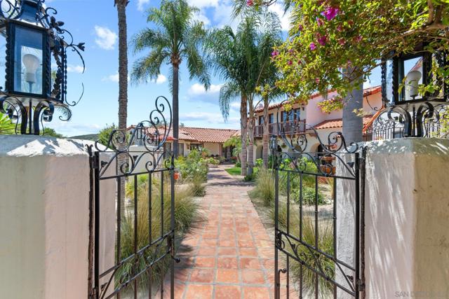 17156 Dos Hermanos, Poway CA: https://media.crmls.org/mediaz/1dfcf1e4-c198-4789-8381-f68b44840f8d.jpg