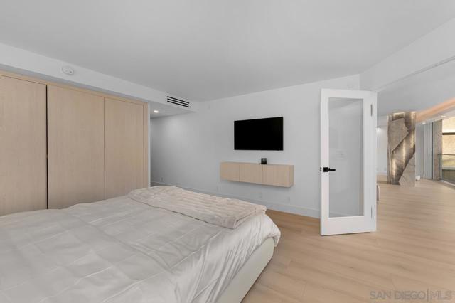 1820 Avenida Del Mundo, Coronado CA: https://media.crmls.org/mediaz/1dfd4ecf-537f-4db1-a44b-b13794053c6f.jpg