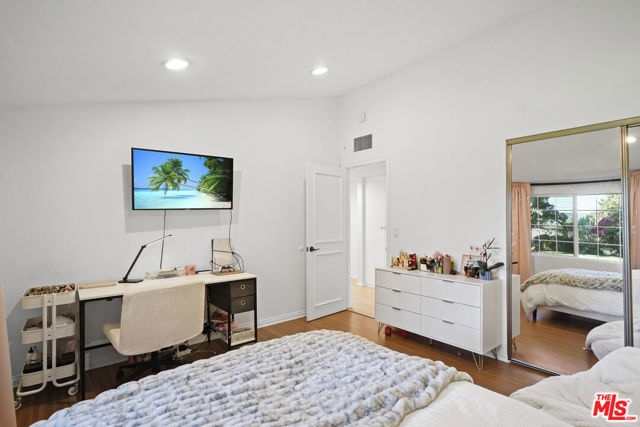 20338 Coulson Street, Woodland Hills CA: https://media.crmls.org/mediaz/1dfd82b6-1f7a-4046-98aa-d4d64d2c459d.jpg