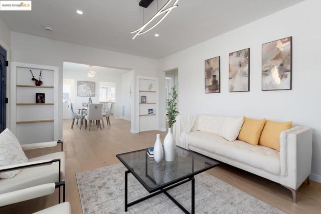 1515 Hampel St, Oakland CA: https://media.crmls.org/mediaz/1dfd89ad-5ccd-4827-a42a-1a1ef87e887b.jpg