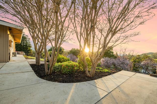 10260 Lucky Court, Gilroy CA: https://media.crmls.org/mediaz/1dfda9d2-f199-45ec-b5c5-c7d3ab4e6ef8.jpg