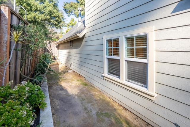 223 Button Street, Santa Cruz CA: https://media.crmls.org/mediaz/1dfdbb97-fafe-4820-b281-3932605a27da.jpg