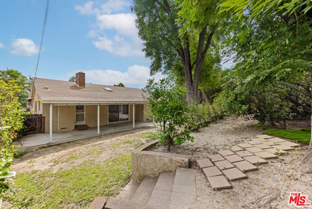 5013 Catalon Avenue, Woodland Hills CA: https://media.crmls.org/mediaz/1dfdd5e5-0b41-4b35-b76e-37ddcf466aeb.jpg
