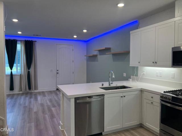 Detail Gallery Image 11 of 34 For 2563 Little Rock Ln, Simi Valley,  CA 93065 - 3 Beds | 2/1 Baths