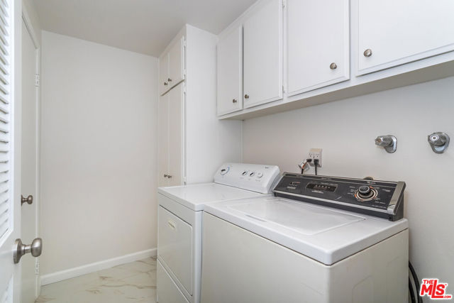 1201 Roxbury Drive, Los Angeles CA: https://media.crmls.org/mediaz/1dfde3c3-7a39-4034-ac07-cc50c1f3e5f6.jpg