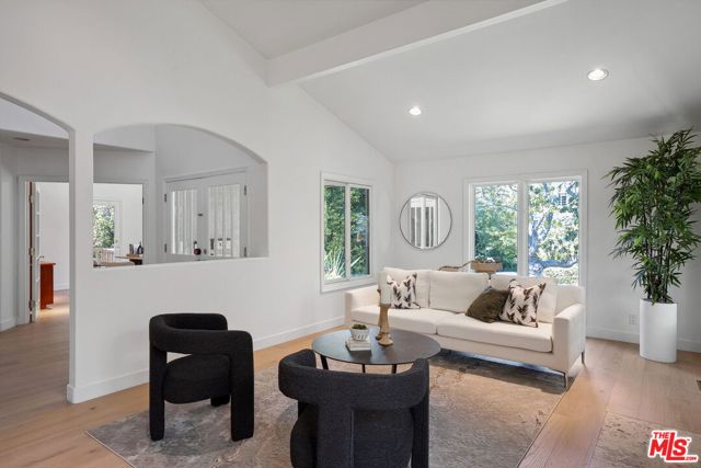 314 22nd Street, Santa Monica CA: https://media.crmls.org/mediaz/1dfe0a42-2066-444e-971d-e2b815bf44b5.jpg