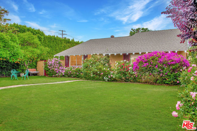 12455 Cumpston Street, Valley Village CA: https://media.crmls.org/mediaz/1dfe2063-d324-49fd-8375-54419f95f6bc.jpg