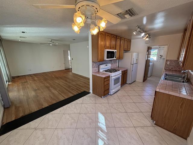 6369 Clara Lee Ave, San Diego CA: https://media.crmls.org/mediaz/1dfed61b-fc40-4983-be5d-bd434125633f.jpg