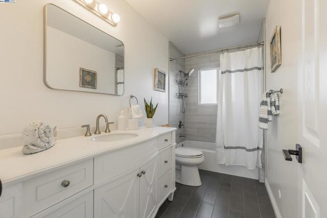 Image 19 of 33 For 17007 High Pine Way