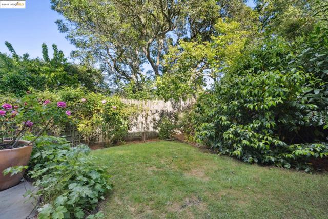 1025 Creston Rd, Berkeley CA: https://media.crmls.org/mediaz/1dff5c3f-79c6-4096-a179-89fc158b5ba1.jpg