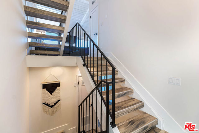 28374 Rey De Copas Lane, Malibu CA: https://media.crmls.org/mediaz/1dff946e-b71b-4153-870a-b0d8acf40bd3.jpg