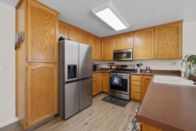 4165 Ernestine Way, North Highlands CA: https://media.crmls.org/mediaz/1dffbac0-dc0b-47ed-941f-8194fe250b46.jpg