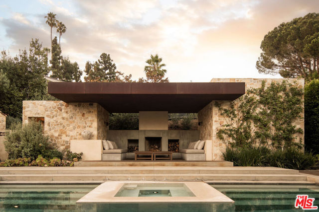 976 N Alpine Drive, Beverly Hills CA: https://media.crmls.org/mediaz/1dffd55f-57d6-447f-8ee6-72b1a767cea1.jpg