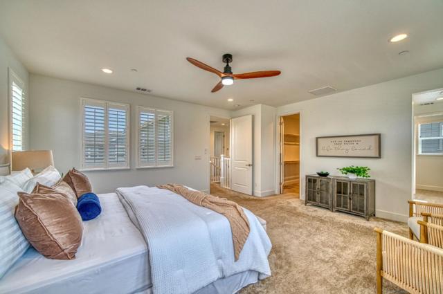 267 Sandy Gulch Drive, Marina CA: https://media.crmls.org/mediaz/1e003830-bc6c-4c51-8cd3-0464e1a30a87.jpg