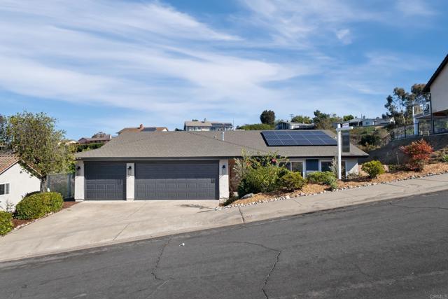 Detail Gallery Image 6 of 57 For 2134 Flying Hills Ln, El Cajon,  CA 92020 - 4 Beds | 3 Baths