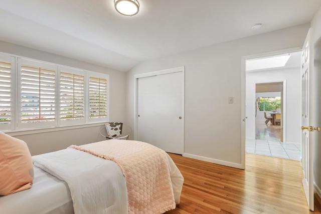 171 E Creek Drive, Menlo Park CA: https://media.crmls.org/mediaz/1e00adb1-51d8-4883-bf0d-bd02eb504af2.jpg
