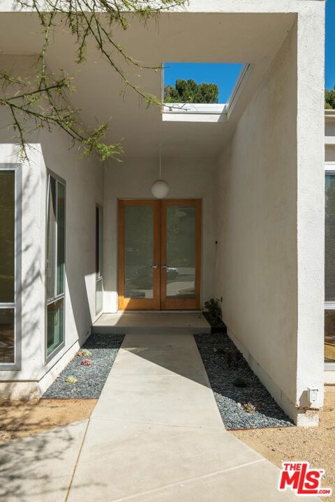 4207 Michelangelo Avenue, Woodland Hills CA: https://media.crmls.org/mediaz/1e013cab-e937-4e4a-b2a0-970ddf5222ec.jpg