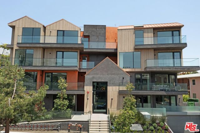 1618 Hilts Avenue, Los Angeles CA: https://media.crmls.org/mediaz/1e025741-60c1-45e3-ab88-e2830fb05649.jpg