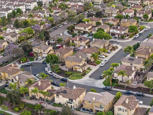 2194 Honeybee Street, Chula Vista CA: https://media.crmls.org/mediaz/1e02b7a1-eb66-4afe-9aa7-2e5dff237288.jpg