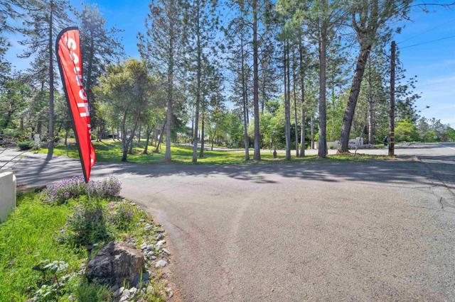 12125 Lake Boulevard, Redding CA: https://media.crmls.org/mediaz/1e0379fc-62df-484b-8606-82e6479151d6.jpg