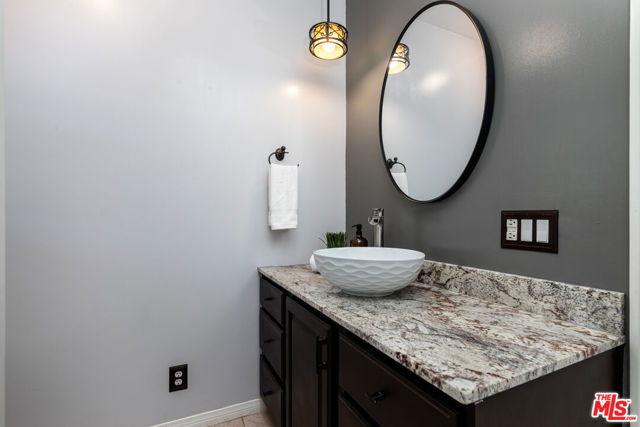 850 N Kenwood Street, Burbank CA: https://media.crmls.org/mediaz/1e037ab7-7ca6-41e5-accc-d483f62bf3fd.jpg