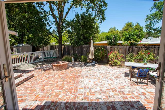 3252 Woodview Dr, Lafayette CA: https://media.crmls.org/mediaz/1e038d87-4fe4-4a36-9676-bee624ef7e80.jpg