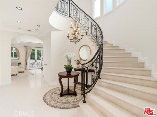 10517 Blythe Avenue, Los Angeles CA: https://media.crmls.org/mediaz/1e03fff9-ca4c-4681-bf5d-f03fcbb5f19a.jpg