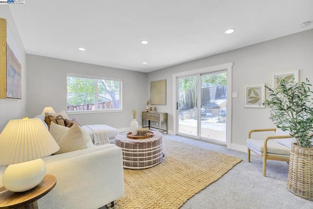 382 Castello Rd, Lafayette CA: https://media.crmls.org/mediaz/1e04002f-388c-4e1f-8342-d30cd2334324.jpg