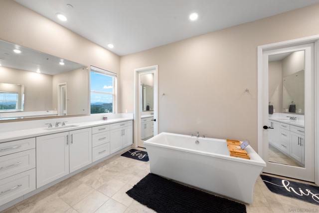 21992 Wilgen Rd, Escondido CA: https://media.crmls.org/mediaz/1e052046-2c1b-4a96-bfac-39a2c750a18c.jpg