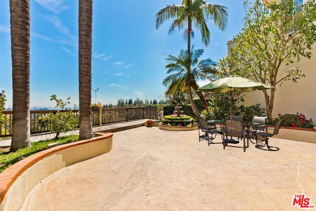 2286 Canyonback Road, Los Angeles CA: https://media.crmls.org/mediaz/1e05f6d5-2b2a-4257-868c-075f36c59574.jpg