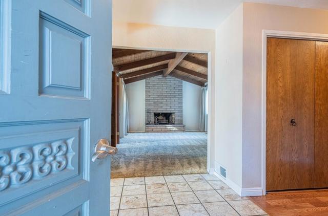 1007 Driftwood Place, Salinas CA: https://media.crmls.org/mediaz/1e06148d-3b38-468c-859d-4f6f6743252a.jpg