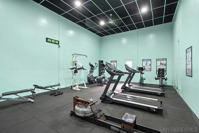 10400 caminito Cuervo, San Diego CA: https://media.crmls.org/mediaz/1e062335-e08f-455d-89ac-c60a785b7574.jpg